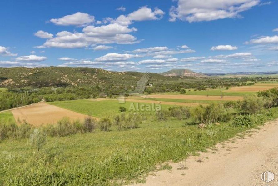 Land for sale at Zona céntrica, Humanes, Guadalajara, 19229 with cloud, sky, plant, natural landscape, tree, mountain, cumulus, agriculture, horizon and plain around