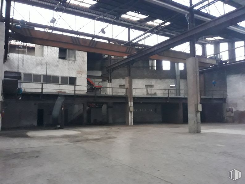 Industrial for rent at Camino Hormigueras, Villa de Vallecas, Madrid, 28031 with building, composite material, beam, wood, fixture, ceiling, house, engineering, metal and building material around