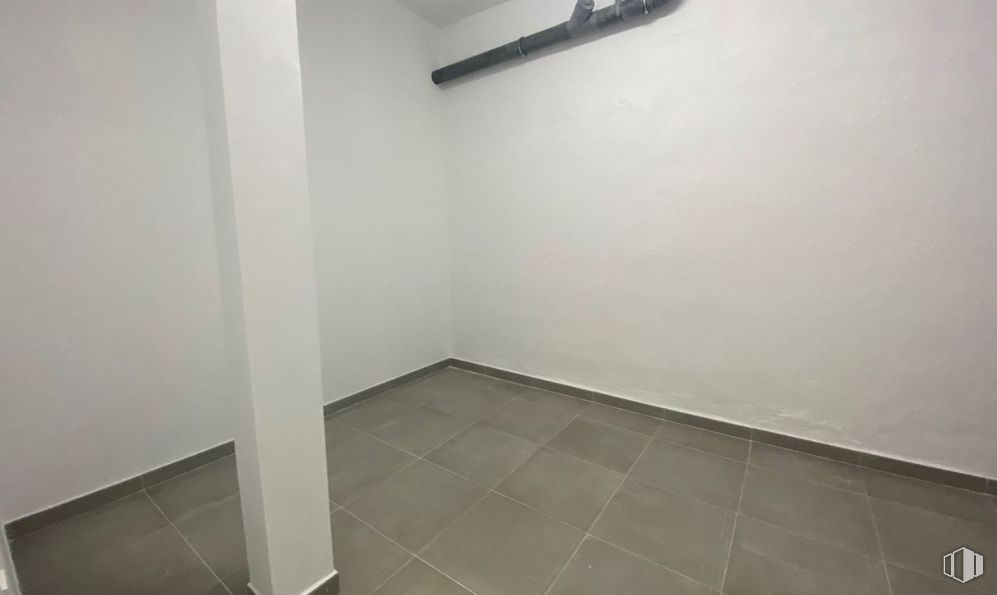 Local en venta en Calle Campo, Villaviciosa de Odón, Madrid, 28670 con alumbrado, accesorio, suelo, piso, propiedad material, material compuesto, suelo de baldosas, madera, tintes y matices y vidrio alrededor