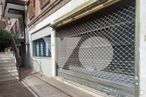 Local en venta en Plaza Ciudad de Salta, Ciudad Lineal, Madrid, 28043 con ventana, malla, accesorio, edificio, pared, material compuesto, gas, fachada, madera y superficie de la carretera alrededor