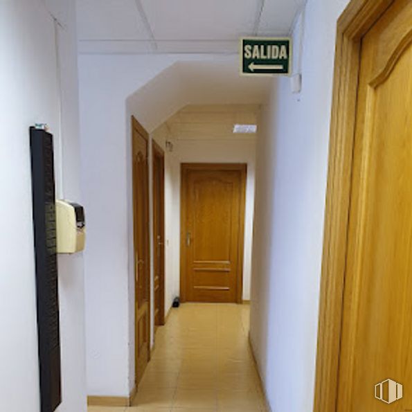 Nave en venta en Calle Industria, 12, Camarma de Esteruelas, Madrid, 28816 con puerta, accesorio, madera, suelo, puerta de casa, suelos, pintura, inmobiliario, tinte para madera y hall alrededor