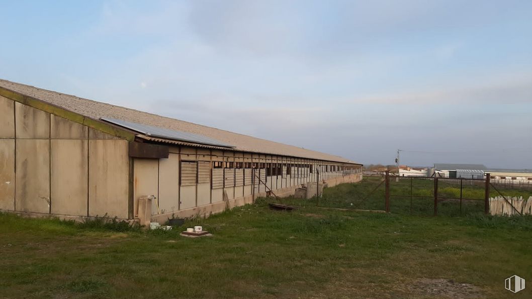 Industrial for rent at Avenida Doctor Fleming, 52, Yuncos, Toledo, 45210 with house, sky, cloud, land lot, grass, landscape, wood, building, roof and grassland around