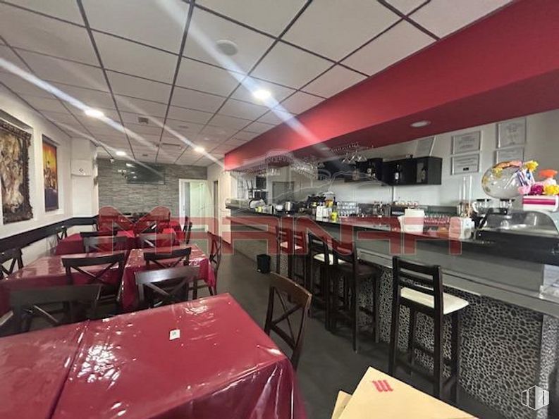 Retail for rent at Zona centro, Seseña, Toledo, 45223 with chair, furniture, table, building, floor, barware, flooring, ceiling, event and room around