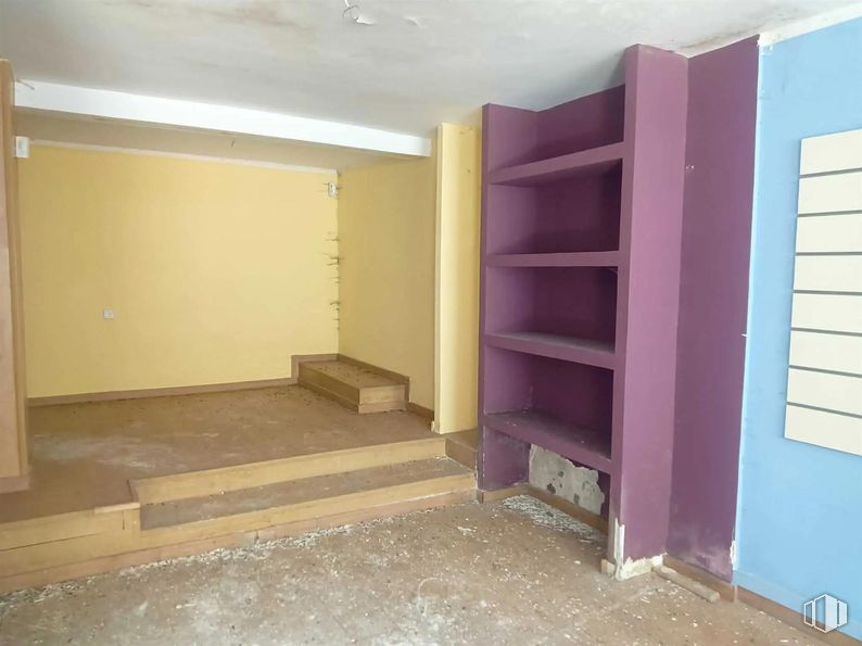 Retail for sale at Calle Guadalajara, 1, Alcorcón, Madrid, 28922 with bookcase, wood, fixture, floor, flooring, real estate, paint, ceiling, tints and shades and hardwood around