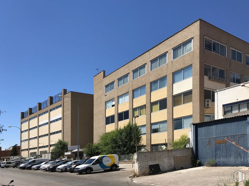 Oficina en alquiler en Calle Antonio de Cabezón, 83, Fuencarral - El Pardo, Madrid, 28034 con edificio, ventana, cielo, accesorio, bloque de pisos, diseño urbano, condominio, propiedad material, edificio comercial y barrio residencial alrededor