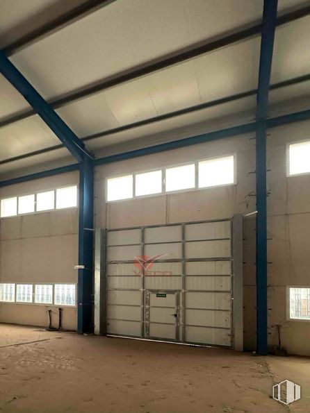 Industrial for sale at P.I. Ctra. Motilla, Cuenca, 16004 with door, window, fixture, building, wood, floor, shade, wall, tints and shades and ceiling around