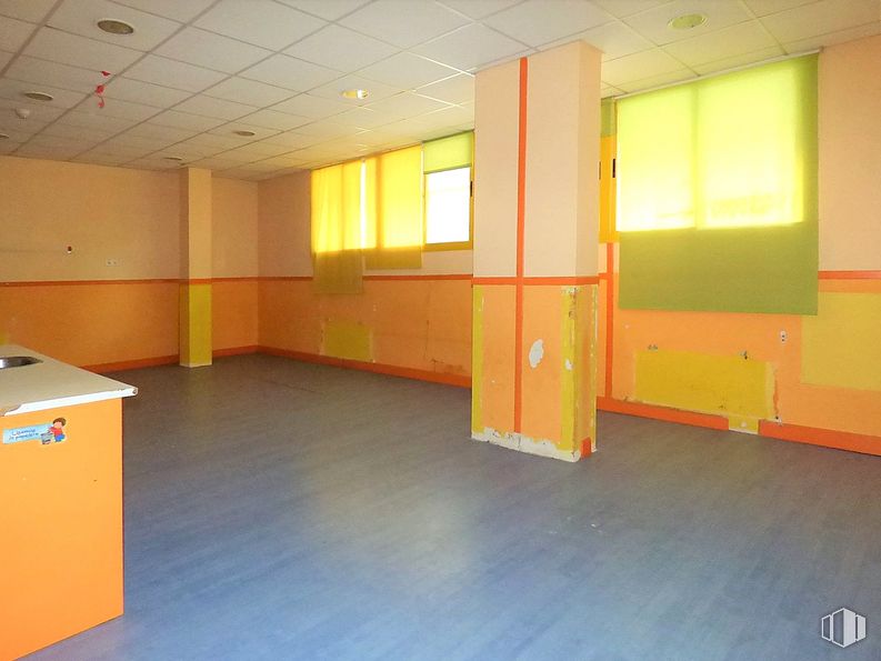 Retail for rent at Zona Arroyo Culebro, Leganés, Madrid, 28914 with furniture, property, fixture, orange, interior design, floor, hall, flooring, house and wood around