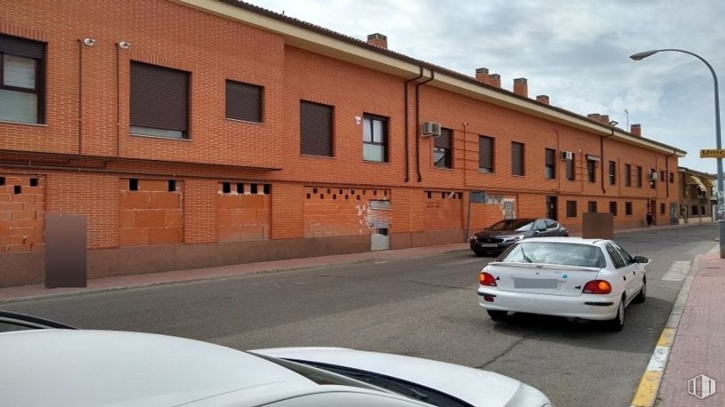 Local en venta en Avenida Venerable Madre María Antonia de la Misericordia, 17, Ciempozuelos, Madrid, 28350 con coche, ventana, edificio, luz de la calle, luz de estacionamiento automotriz, vehículo terrestre, vehículo, propiedad, cielo y neumático alrededor