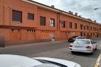 Retail for sale at Avenida Venerable Madre María Antonia de la Misericordia, 17, Ciempozuelos, Madrid, 28350 with car, window, building, street light, automotive parking light, land vehicle, vehicle, property, sky and tire around