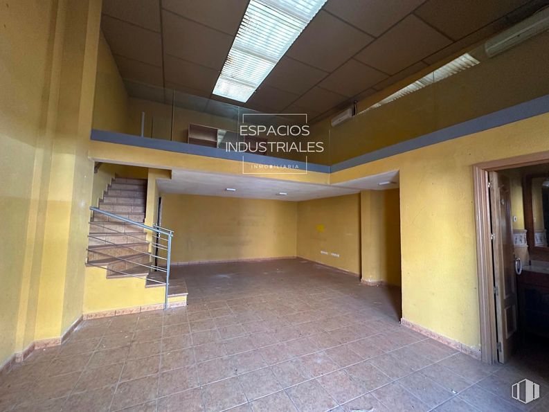 Nave en venta en Calle Aragón, Mejorada del Campo, Madrid, 28840 con hall, suelos, suelo, techo, accesorio, espacio, puerta, hormigón, iluminación natural y edificio comercial alrededor