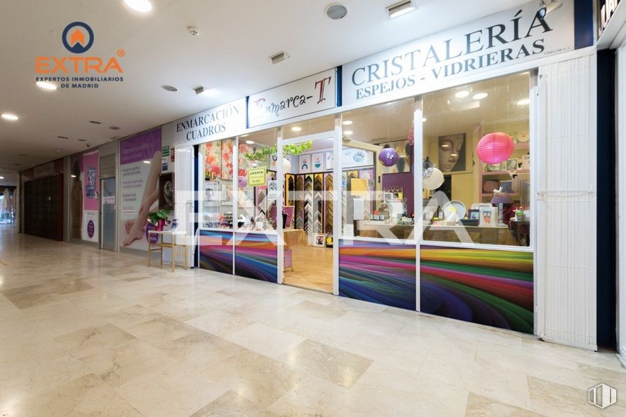 Local en venta en Avenida San Luís, Ciudad Lineal, Madrid, 28033 con accesorio, diseño de interiores, venta minorista, suelo, evento, comercio, diseño, publicidad, techo y logotipo alrededor