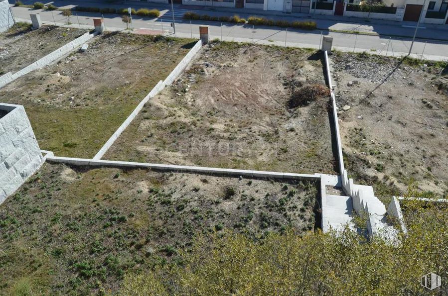 Suelo en venta en Urbanización Fuente Milano, Bustarviejo, Madrid, 28720 con espejo, pendiente, hierba, material compuesto, planta, cubierta vegetal, paisaje, suelo, interior y hormigón alrededor