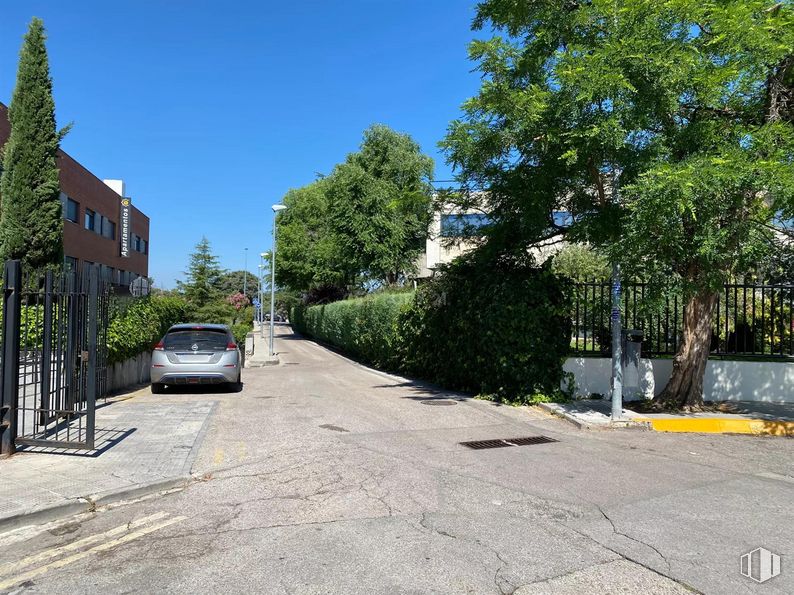 Oficina en alquiler y venta en Edificio Ecu, Calle Pollensa, 6, Las Rozas de Madrid, Madrid, 28230 con coche, planta, cielo, edificio, superficie de la carretera, asfalto, árbol, lote de terreno, diseño urbano y casa alrededor