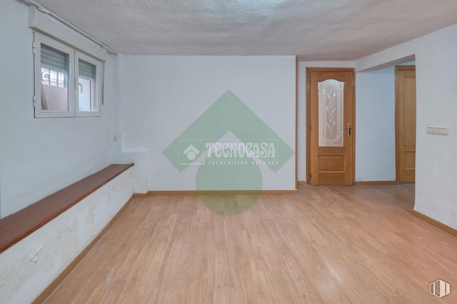 Local en venta en Calle Eduardo Morales, Carabanchel, Madrid, 28025 con puerta, ventana, edificio, pintura, accesorio, madera, sombra, interiorismo, suelos y suelo alrededor