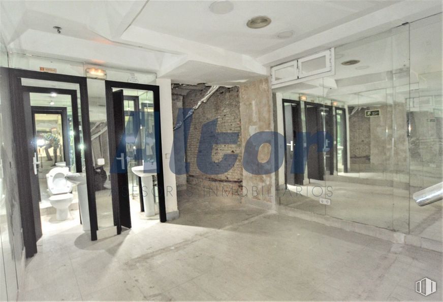 Local en venta en Calle Galileo, Chamberí, Madrid, 28015 con equipaje y bolsos, accesorio, interiorismo, suelos, suelo, vidrio, techo, fachada, puerta y ciudad alrededor