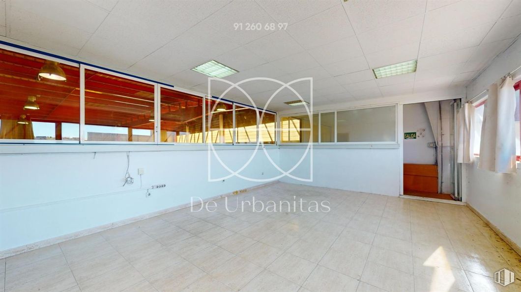 Industrial for sale & for rent at Poligono Rompecubas, Valdemoro, Madrid, 28341 with light fixture, lighting, flooring, floor, interior design, ceiling, hall, wood flooring, daylighting and hardwood around