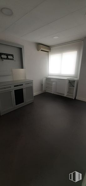 Oficina en alquiler en Calle Simón Hernández, Móstoles, Madrid, 28931 con ventana, ebanistería, edificio, suelos, suelo, madera, casa, persiana de la ventana, cocina y madera dura alrededor