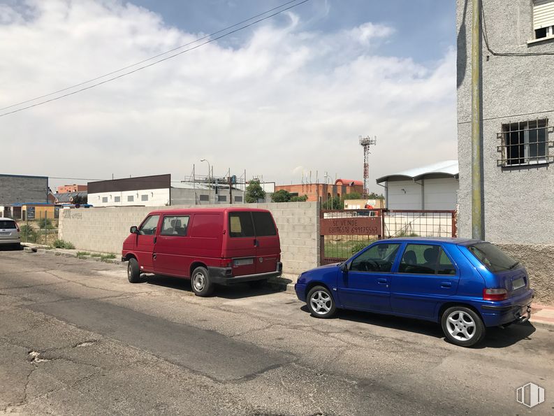 Suelo en venta en Calle Abril, 19, San Blas - Canillejas, Madrid, 28022 con rueda, camioneta, coche, ventana, luz de estacionamiento automotriz, nube, vehículo terrestre, cielo, neumático y vehículo alrededor