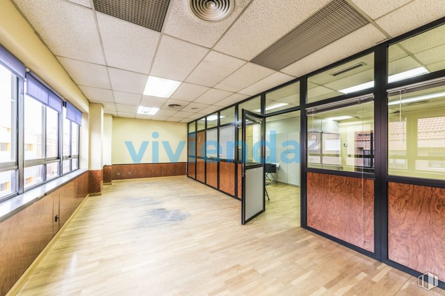 Oficina en venta en Calle Sánchez Pacheco, Chamartín, Madrid, 28002 con ventana, edificio, accesorio, entrada, casa, madera, piso, suelo, sombra y vidrio alrededor