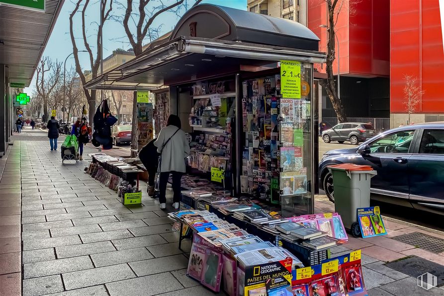 Local en alquiler en Calle Bravo Murillo, 38, Chamberí, Madrid, 28015 con persona, coche, productos envasados, infraestructura, edificio, venta de, modo de transporte, mercado, venta al por menor y acera alrededor