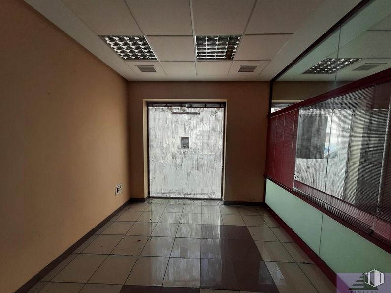 Retail for sale & for rent at Zona centro, El Romeral, Toledo, 45770 with door, fixture, interior design, wood, building, flooring, floor, hall, ceiling and room around