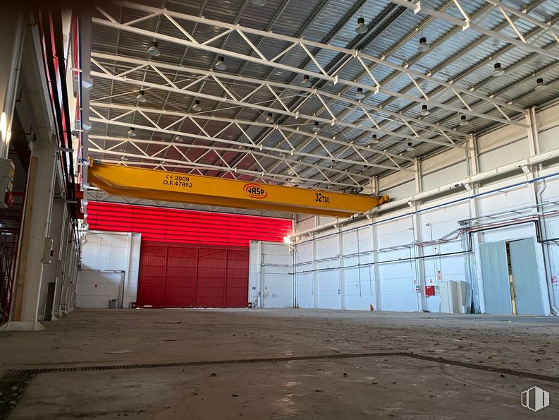 Nave en alquiler y venta en Zona Industrial Arganda, Arganda del Rey, Madrid, 28500 con accesorio, madera, línea, viga, material compuesto, ingeniería, pasillo, techo, tintes y matices y gas alrededor