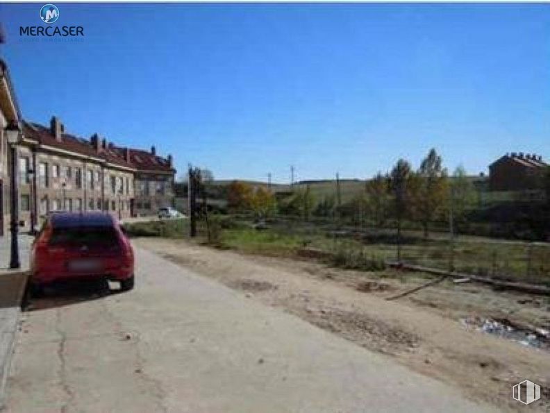 Land for sale at Calle Fuente, Torrejón del Rey, Guadalajara, 19174 with car, sky, building, vehicle, plant, motor vehicle, land lot, asphalt, road surface and window around