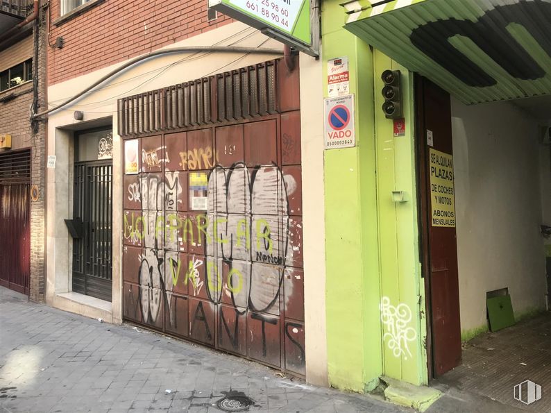 Local en venta en Calle Canillas, 30, Chamartín, Madrid, 28002 con edificio, accesorio, ventana, puerta, casa, arte, pintura, fachada, tintes y matices y carretera alrededor