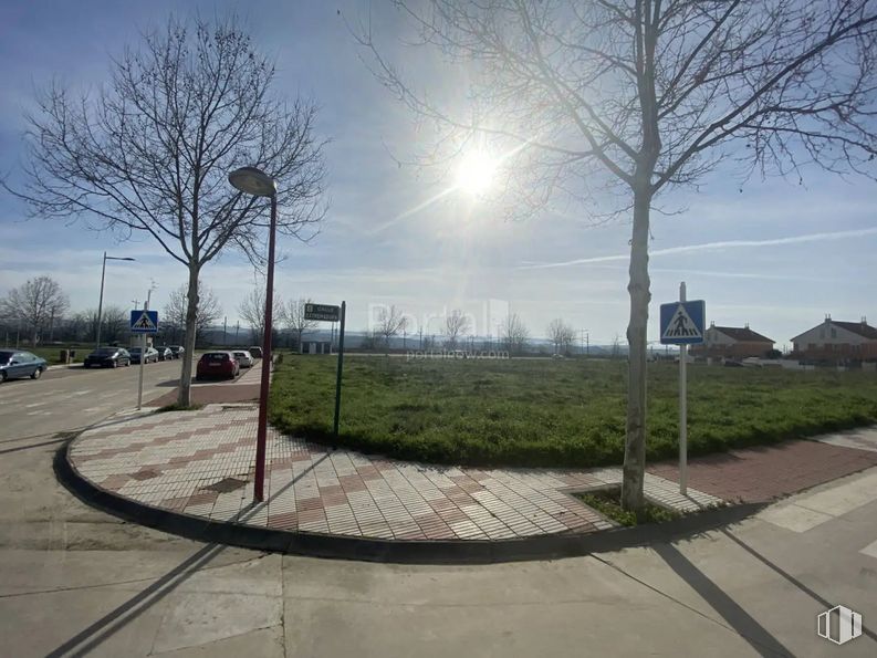 Suelo en venta en Calle Andalucía, Yunquera de Henares, Guadalajara, 19210 con nube, cielo, planta, luz de la calle, árbol, asfalto, superficie de la carretera, terreno, diseño urbano y vía pública alrededor