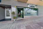 Retail for rent at Avenida Magia, Alcobendas, Madrid, 28100 with door, plant, flowerpot, houseplant, fixture, road surface, sidewalk, building, flooring and city around