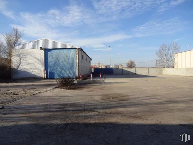 Nave en venta en Polígono Industrial Aimayr, San Martín de la Vega, Madrid, 28330 con edificio, nube, cielo, superficie de la carretera, asfalto, árbol, planta, terreno, zona residencial y liso alrededor