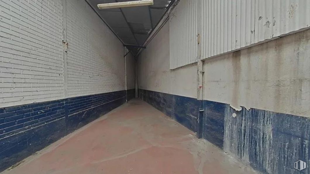 Industrial for sale at Carretera Campo Real, Arganda del Rey, Madrid, 28500 with light fixture, wall, floor, flooring, composite material, grey, concrete, metal, alley and building material around