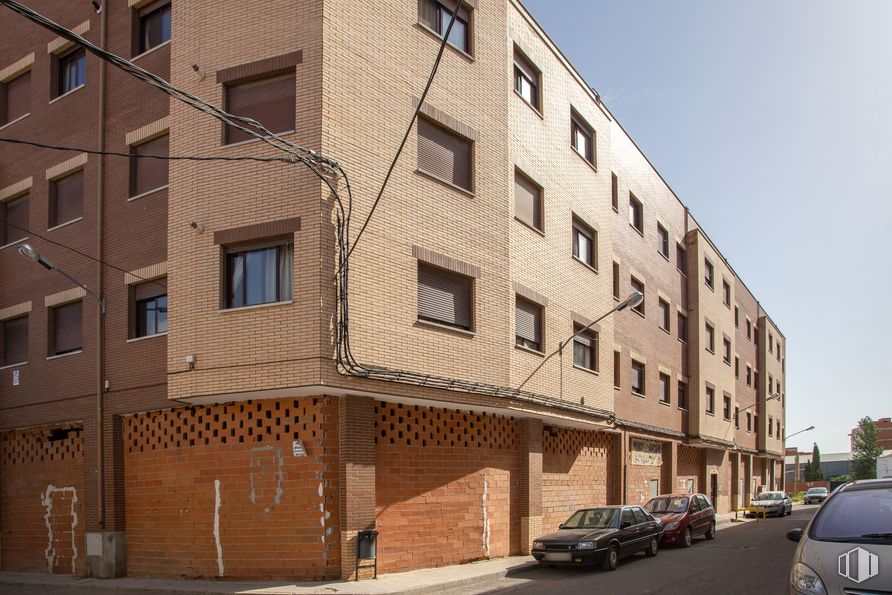 Local en venta en Calle Mayor Villar, Ocaña, Toledo, 45300 con coche, ventana, edificio, vehículo terrestre, luz de estacionamiento, propiedad, vehículo, cielo, neumático y arquitectura alrededor