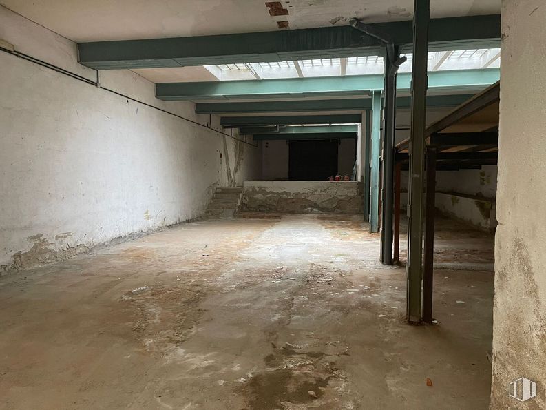 Retail for sale at Calle Marqués de Santillana , 7, Guadalajara, 19002 with floor, wood, flooring, house, concrete, hall, beam, ceiling, road and building material around