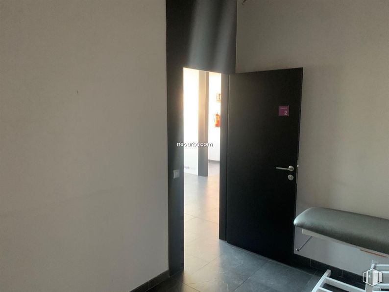 Retail for rent at Calle Agustín Rodríguez Sahagun, Ávila, 05003 with door, furniture, fixture, building, flooring, wood, automotive exterior, couch, comfort and house around