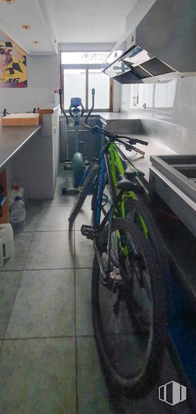 Retail for sale at Centro Comercial Alameda, Zona centro, Fuente el Saz de Jarama, Madrid, 28140 with bicycle, tire, bicycle wheel, wheel, bicycle frame, bicycle tire, automotive tire, bicycle handlebar, bicycle fork and bicycles--equipment and supplies around