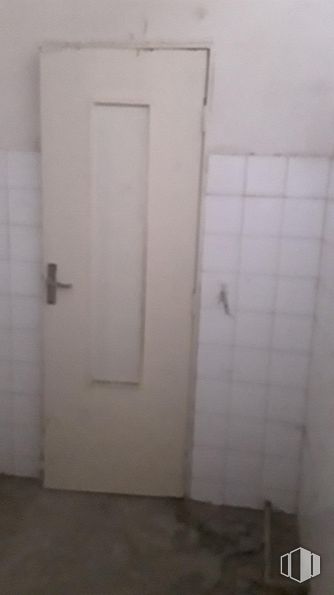 Local en venta en Avenida Lisboa, 24, Coslada, Madrid, 28820 con puerta, accesorio, suelos, asa, madera, habitación, material compuesto, rectángulo, puerta de casa y madera dura alrededor