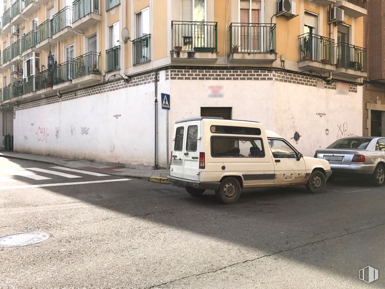 Retail for sale at Calle Alba, Talavera de la Reina, Toledo, 45600 with car, van, wheel, tire, land vehicle, building, window, vehicle, vehicle registration plate and house around