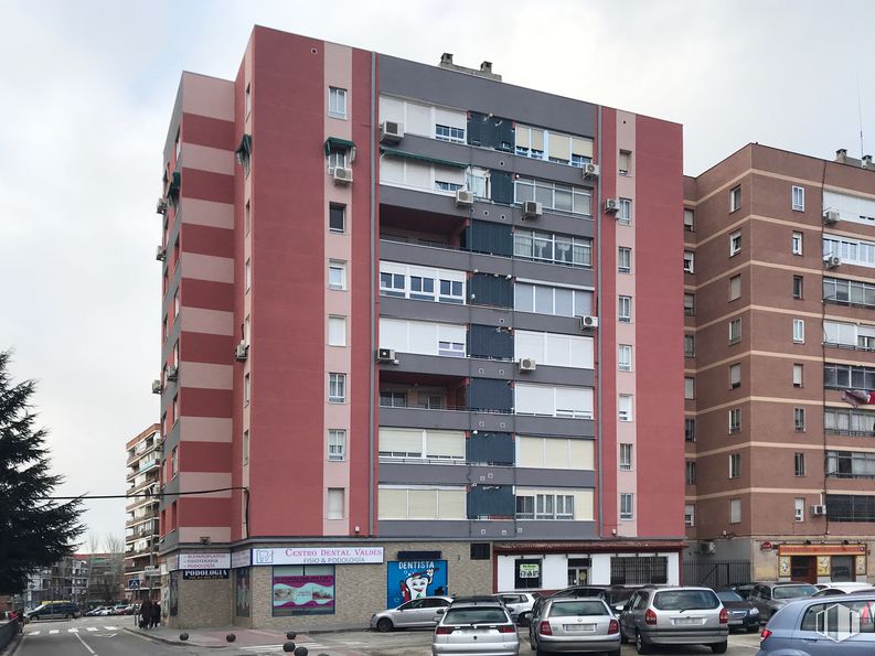 Local en alquiler y venta en Calle Canarias, 8, Fuenlabrada, Madrid, 28945 con coche, edificio, vehículo terrestre, cielo, día, propiedad, ventana, vehículo, rueda y infraestructura alrededor