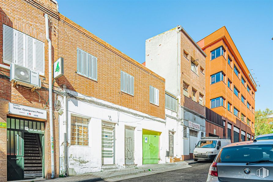 Land for sale at Calle Tracia, 4, San Blas - Canillejas, Madrid, 28037 with window, car, building, neighbourhood, town, residential area, asphalt, street, human settlement and apartment around