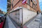 Retail for sale at Calle Hernán Cortés, 12, Majadahonda, Madrid, 28220 with car, building, window, vehicle, sky, asphalt, road surface, automotive lighting, sidewalk and brick around