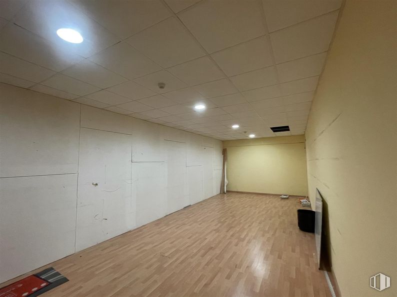 Nave en alquiler en Calle Avena, 24, Leganés, Madrid, 28914 con madera, suelos, suelo, hall, pared, tinte para madera, madera dura, techo, edificio y espacio alrededor