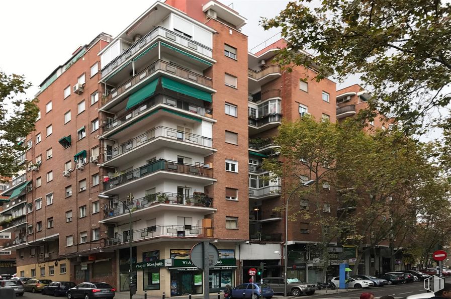 Local en venta en Calle Clara del Rey, 43, Chamartín, Madrid, 28002 con edificio, durante el día, coche, propiedad, ventana, rueda, cielo, árbol, bloque de pisos y diseño urbano alrededor