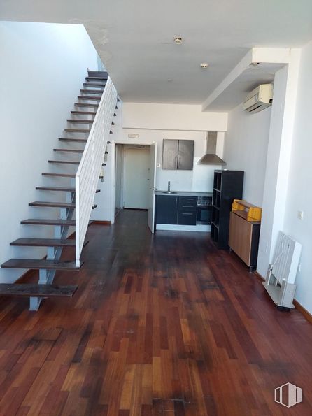 Oficina en venta en Calle Cerro del Murmullo, 13, Villa de Vallecas, Madrid, 28031 con ebanistería, edificio, madera, accesorio, escaleras, diseño de interiores, pavimentos, piso, pasillo y casa alrededor