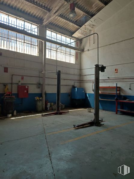 Nave en alquiler en Polígono Industrial Ventorro del Cano, Alcorcón, Madrid, 28925 con ventana, madera, pared, suelo, gas, material compuesto, accesorio, zona urbana, haz y hormigón alrededor