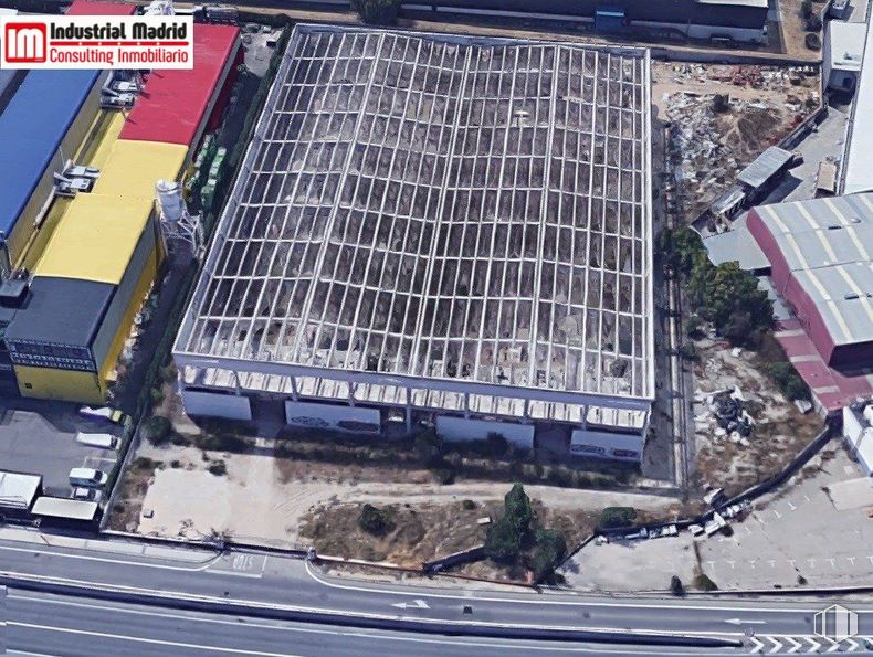 Industrial for sale at Polígono Industrial El Guijar, Arganda del Rey, Madrid, 28500 with building, urban design, tower block, condominium, facade, city, commercial building, roof, mixed-use and landscape around