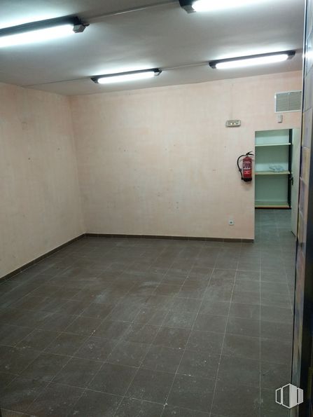 Retail for sale & for rent at Calle Brunete, 5, Fuenlabrada, Madrid, 28945 with lighting, light fixture, furniture, building, hall, floor, flooring, wood, tile flooring and fixture around