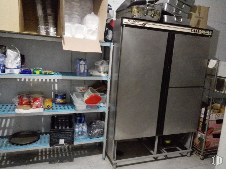 Industrial for sale at Calle Polígono Industrial, Las Ventas de Retamosa, Toledo, 45183 with packaged goods, refrigerator, shelving, shelf, gas, kitchen appliance, plastic bottle, machine, building and room around