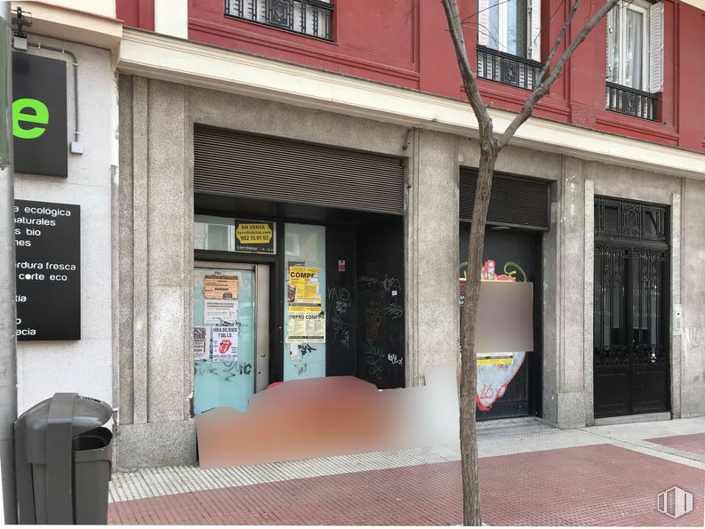 Local en venta en Calle Santa Engracia, 52, Chamberí, Madrid, 28010 con puerta, ventana, edificio, contenedor de basura, barrio, accesorio, contención de residuos, ladrillo, fachada y gas alrededor