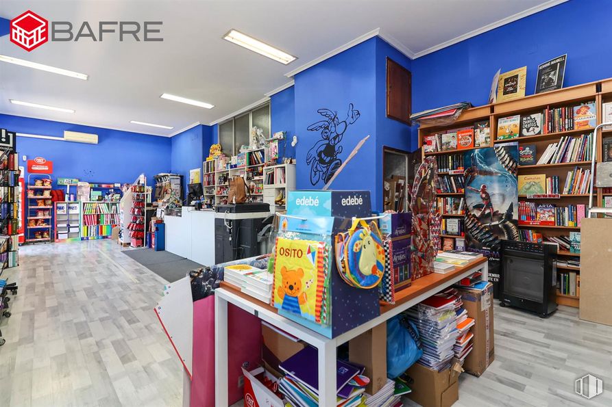 Retail for sale & for rent at Casco urbano, Fuenlabrada, Madrid, 28945 with lighting, shelf, shelving, publication, table, bookcase, interior design, floor, retail and flooring around